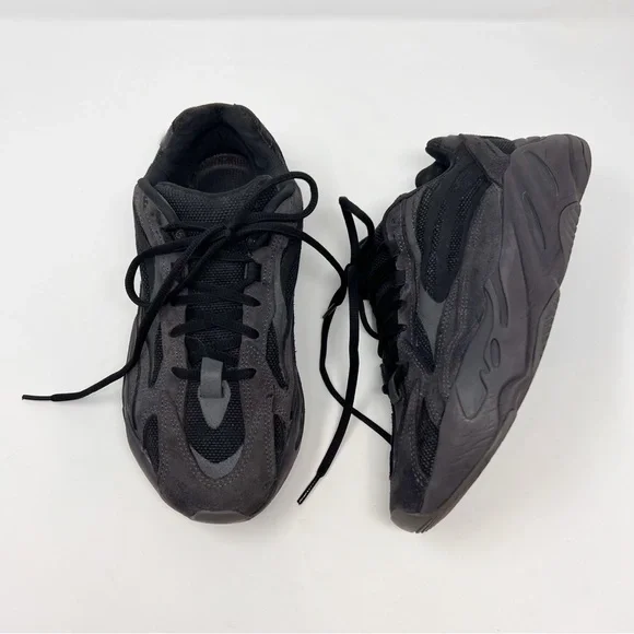 [Yeezy] Boost 700 V2 Vanta Black Athletic Sneakers